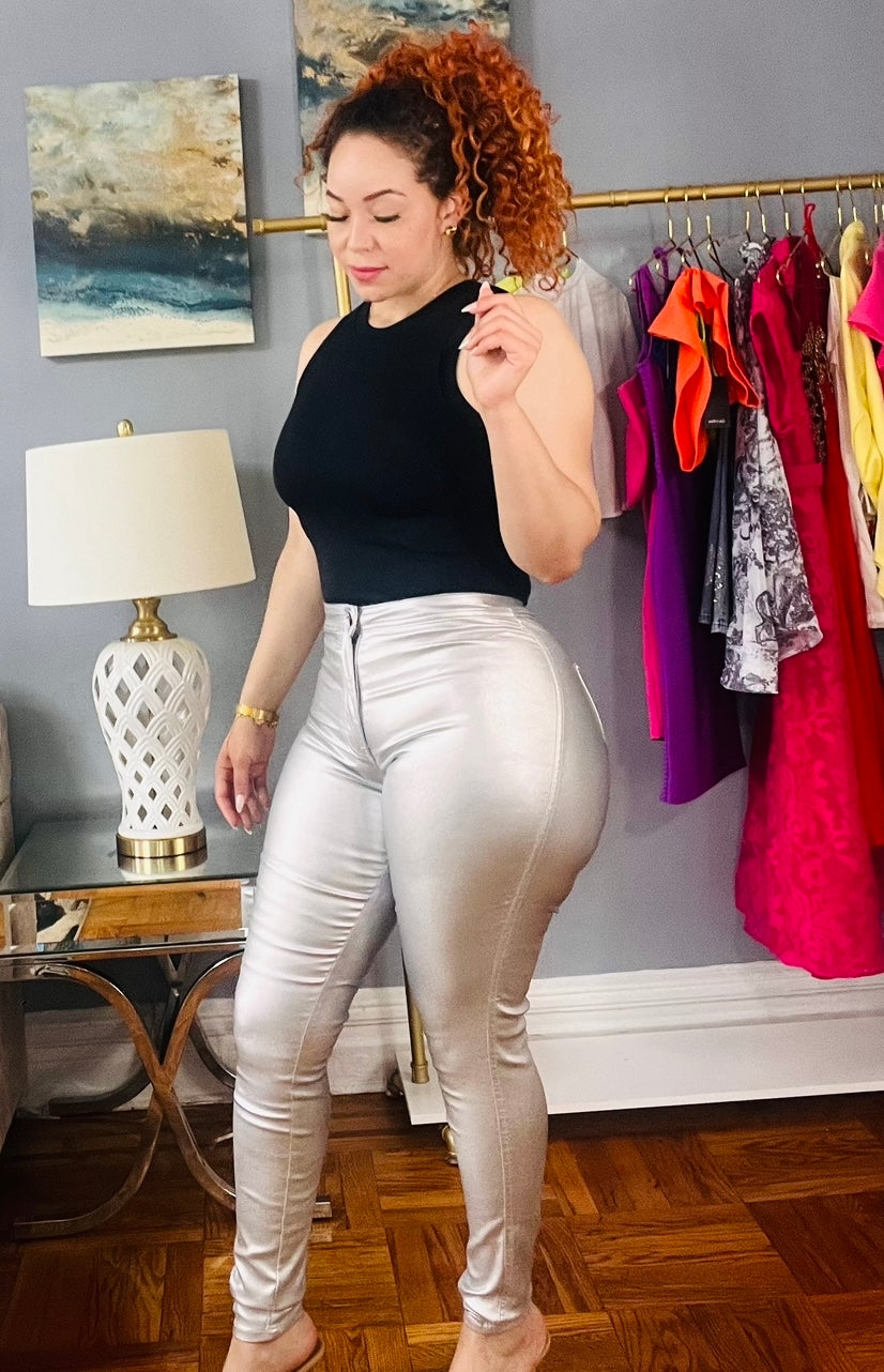 Pantalones metálicos